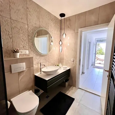 Isolated With A Swimming Pool Cove Tvrdni Dolac, Hvar - 6112 Apartamento Gdinj
