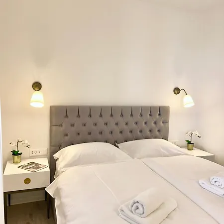 Isolated With A Swimming Pool Cove Tvrdni Dolac, Hvar - 6112 Apartamento *